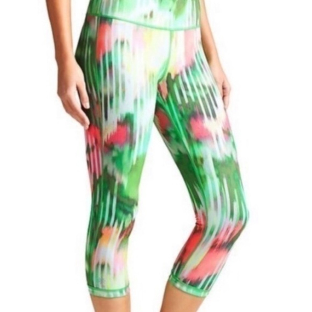 Athleta Chaturanga Legging Wailea Green crop Sz M